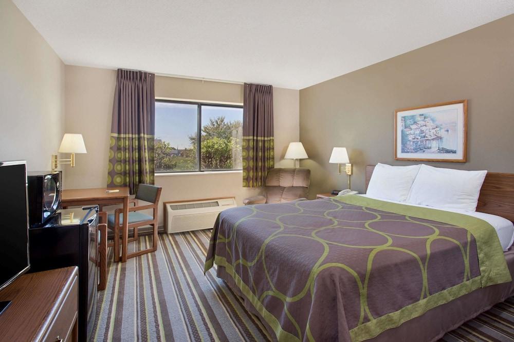 Super 8 by Wyndham Charles City photo 4