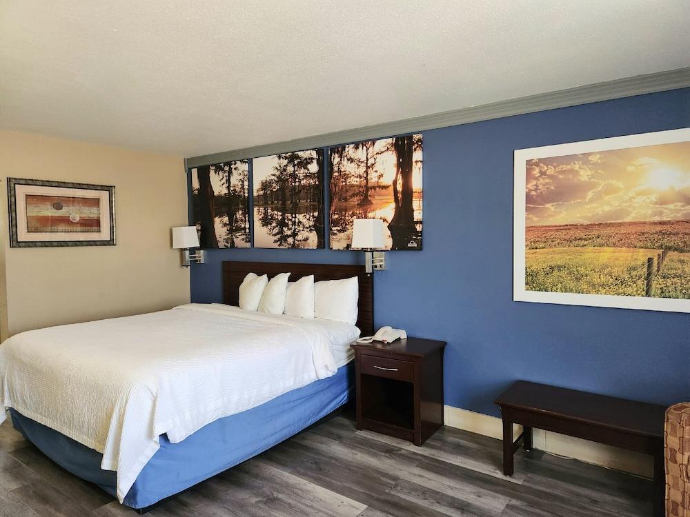 Days Inn by Wyndham Rosenberg photo 8