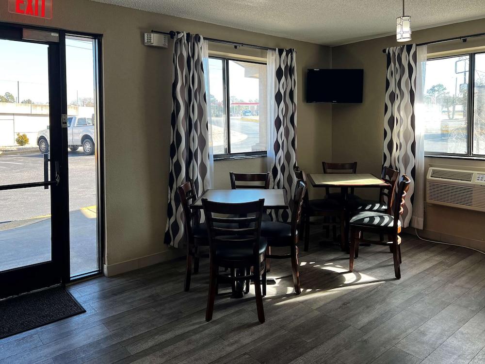 Econo Lodge Spring Lake near Fort Bragg photo 3