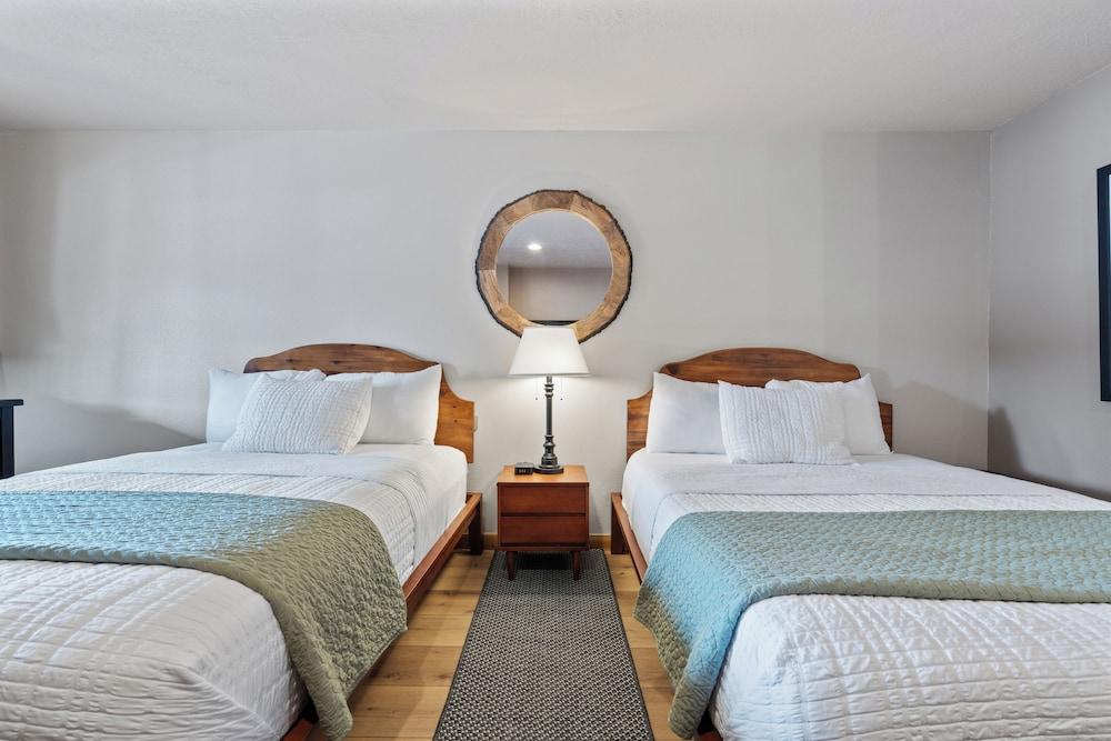 Duck Creek Village Inn photo 41