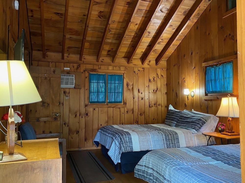 Amber Lantern Lake George Motel and Cottage Rentals photo 17