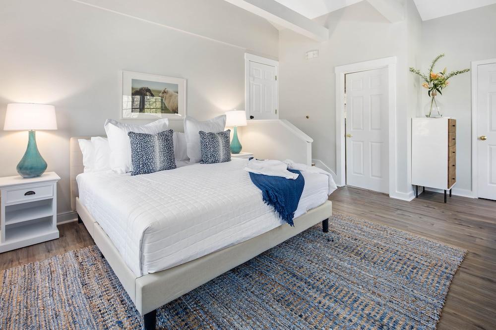 Lamberts Cove Inn photo 9