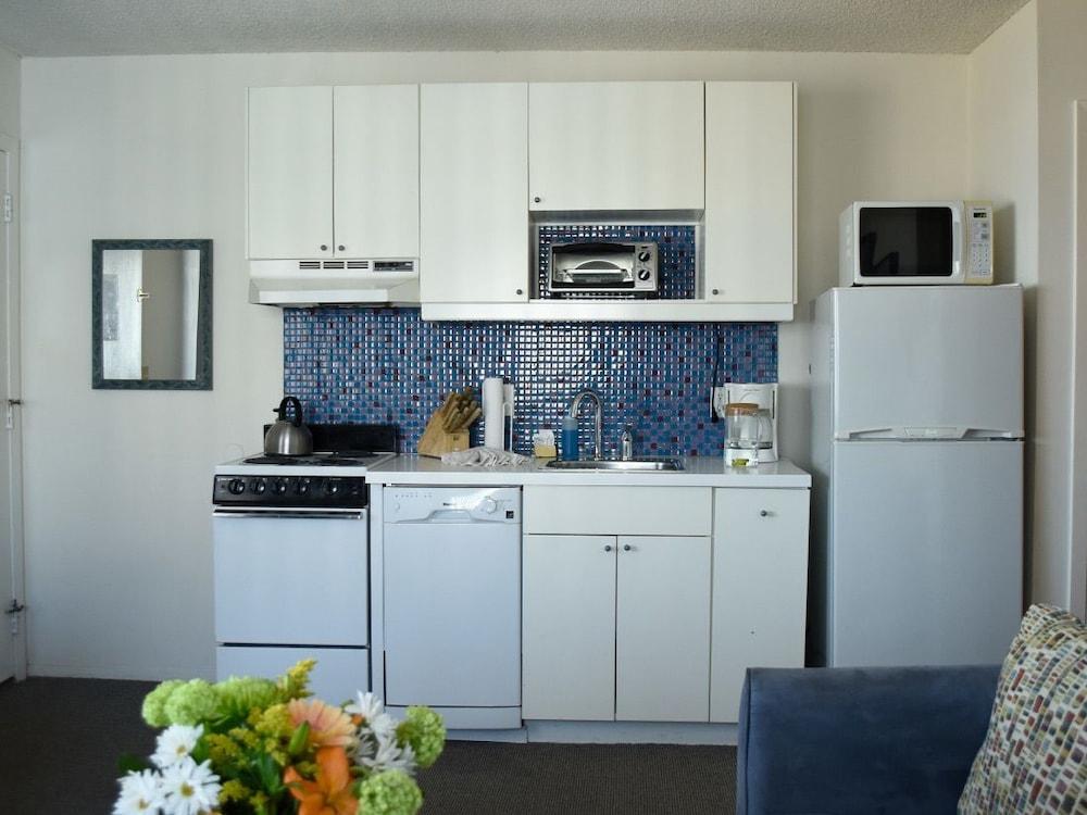 Montauk Oceanside Suites photo 36