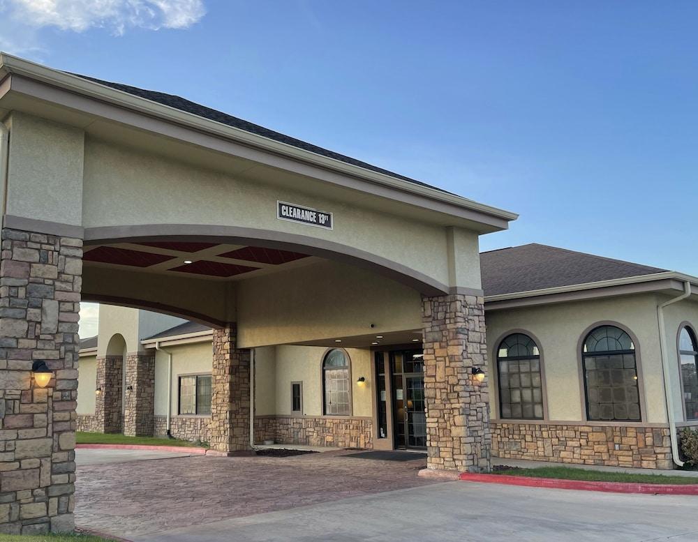 Sunbridge Inn and Suites photo 13