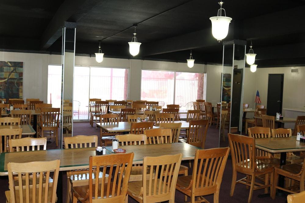 Friendship Inn photo 18