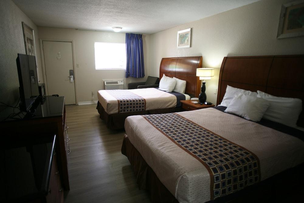 Americas Best Value Inn Edna photo 12
