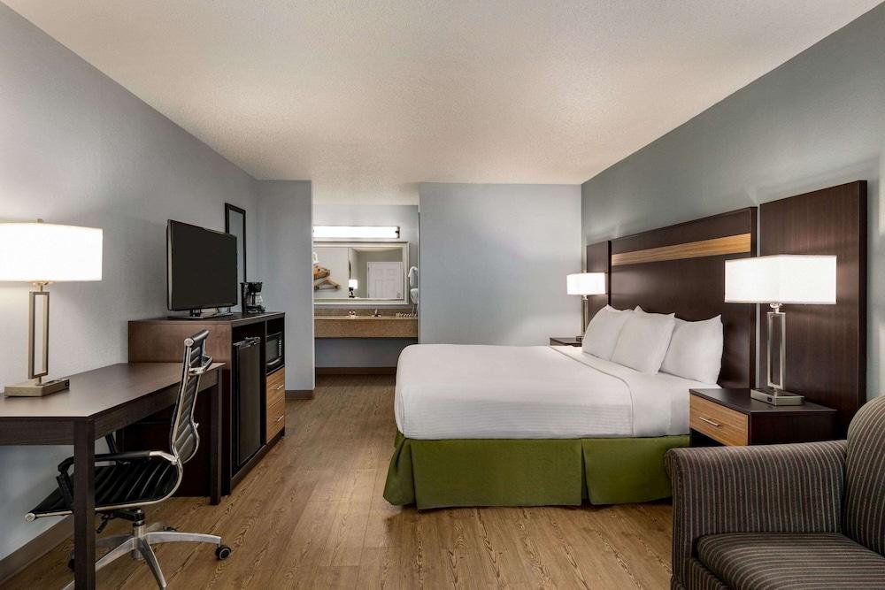 Days Inn by Wyndham Anderson photo 20