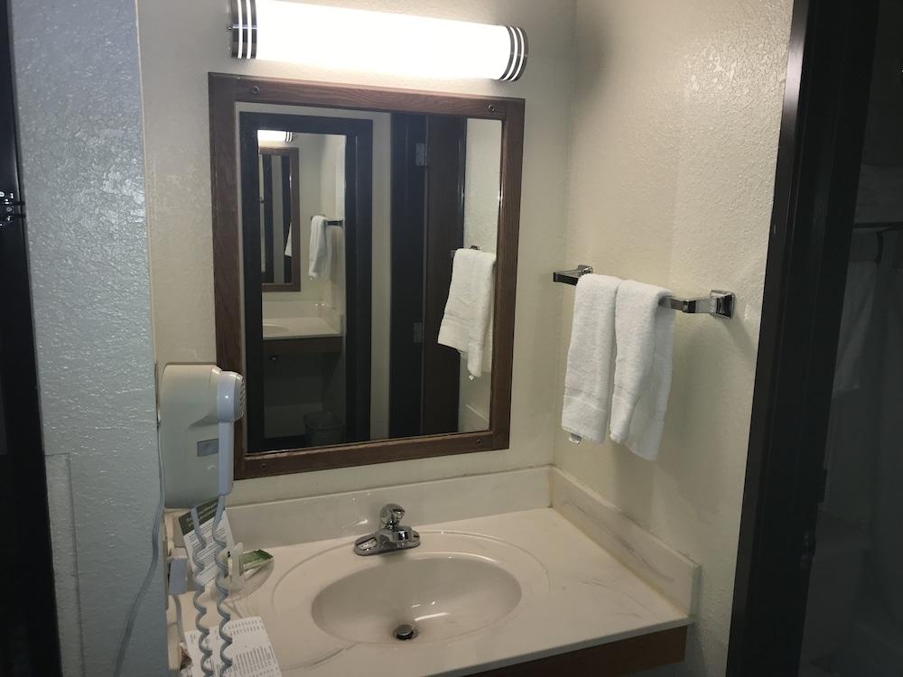 Northwoods Inn & Suites Blackduck photo 42