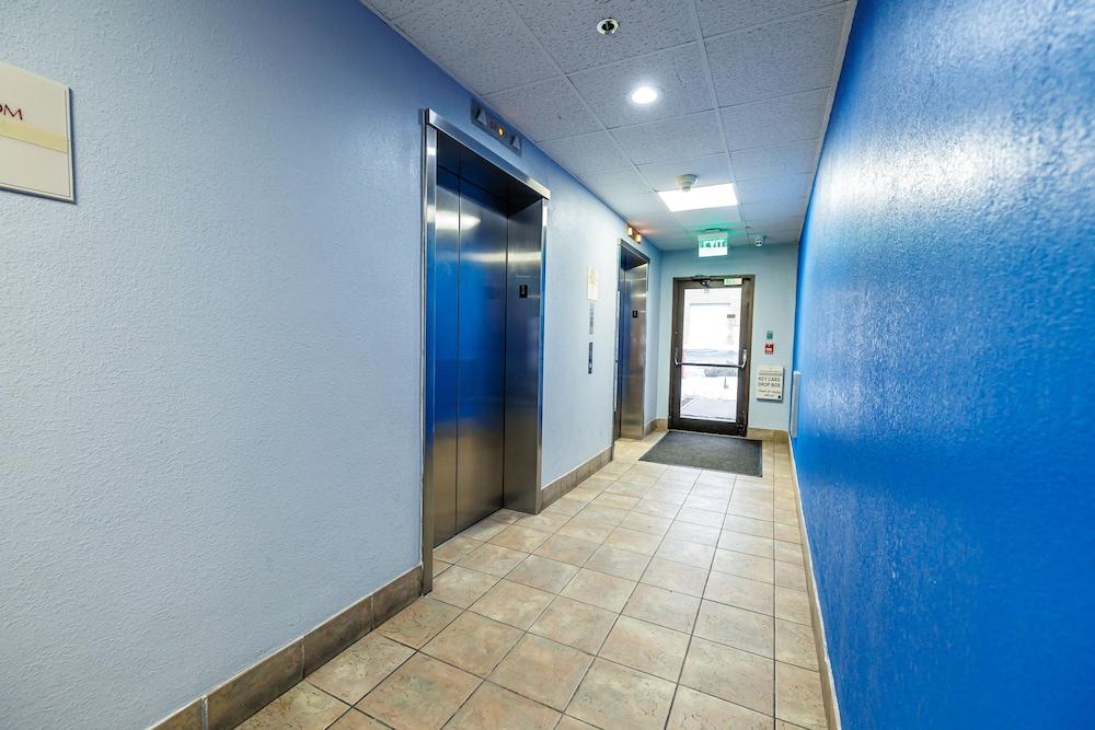 New Victorian Inn & Suites photo 20