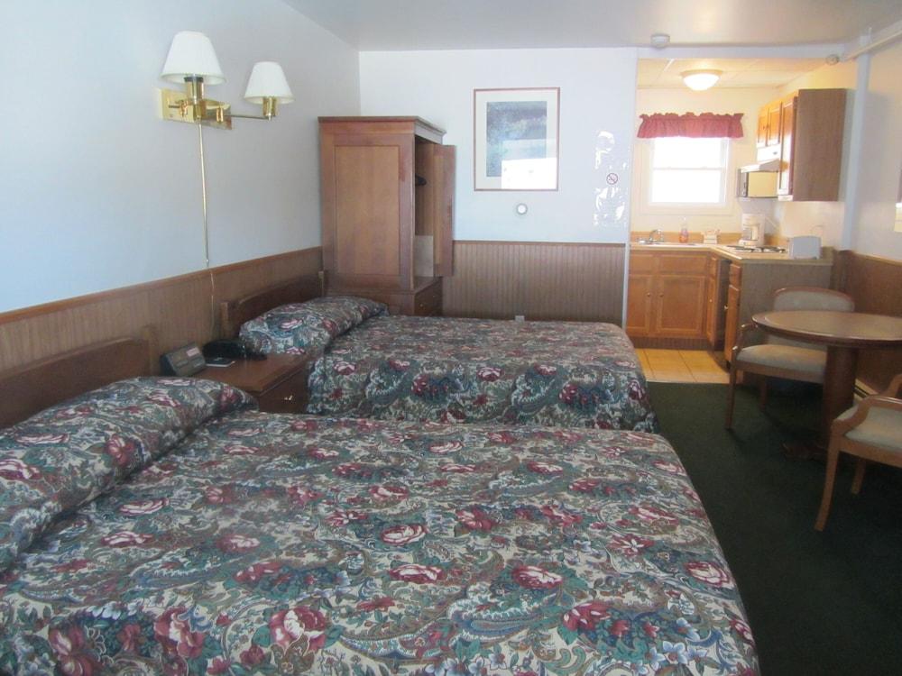Green Dolphin Motel photo 30