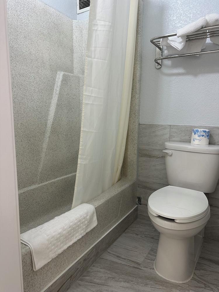 Blueway Inn & Suites Roseville photo 17
