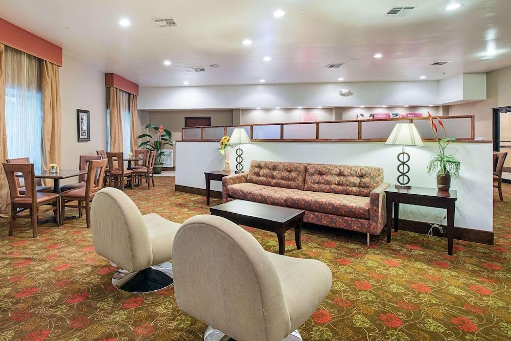 Comfort Suites Leesville near Fort Johnson photo 11