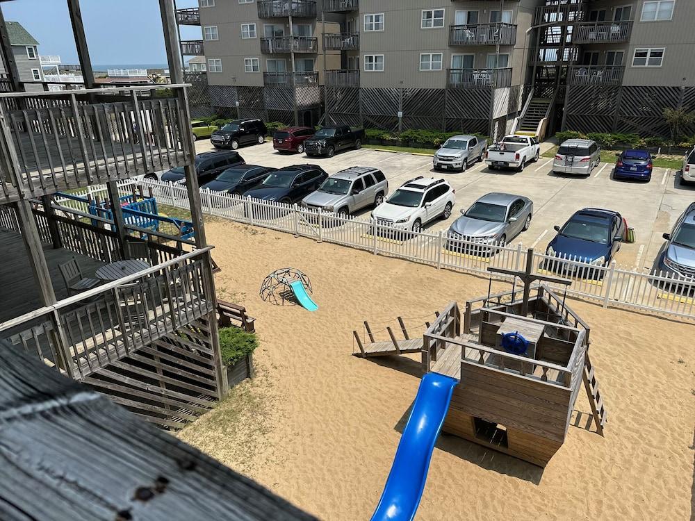 Outer Banks Beach Club photo 42