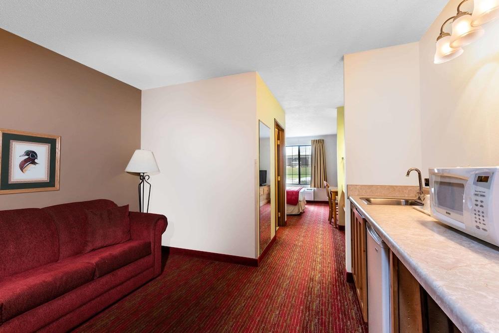 Summerset Hotel & Suites photo 11