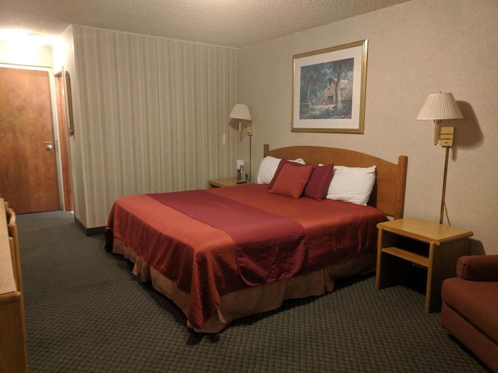 Red Carpet Motel photo 11