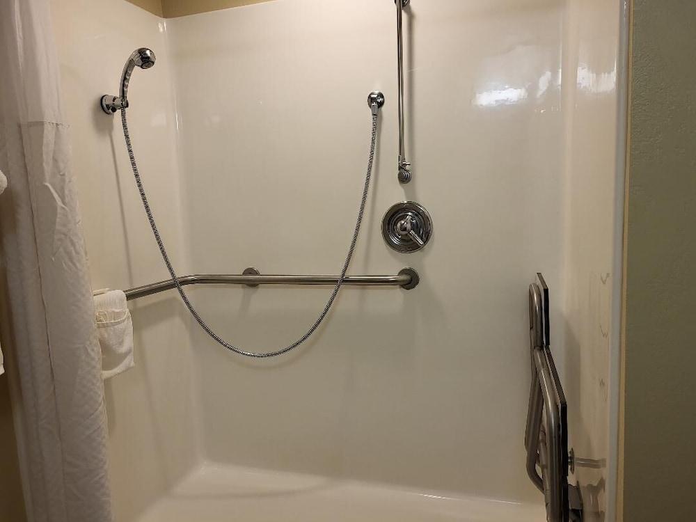 Starkville Inn & Suites photo 38