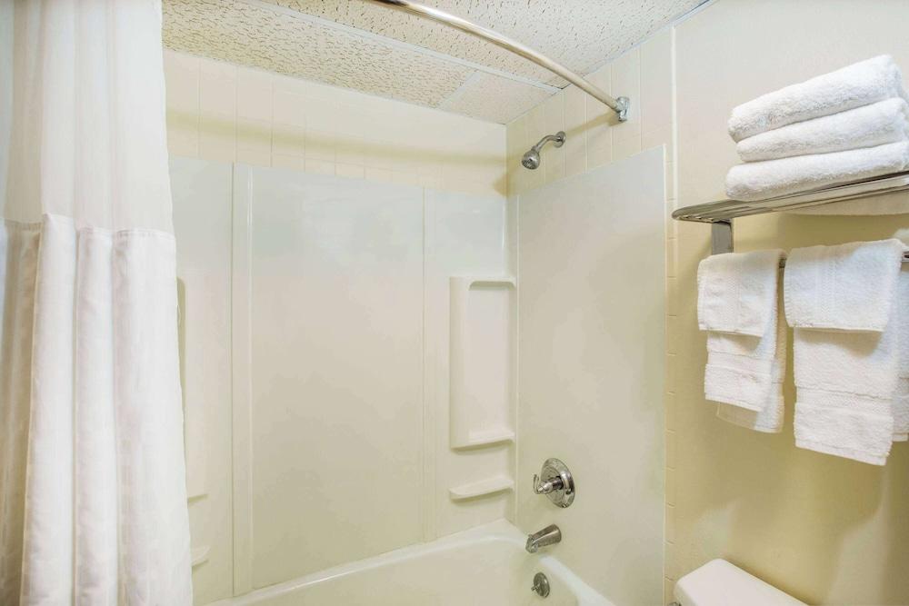 AmericInn by Wyndham Baxter Brainerd photo 16