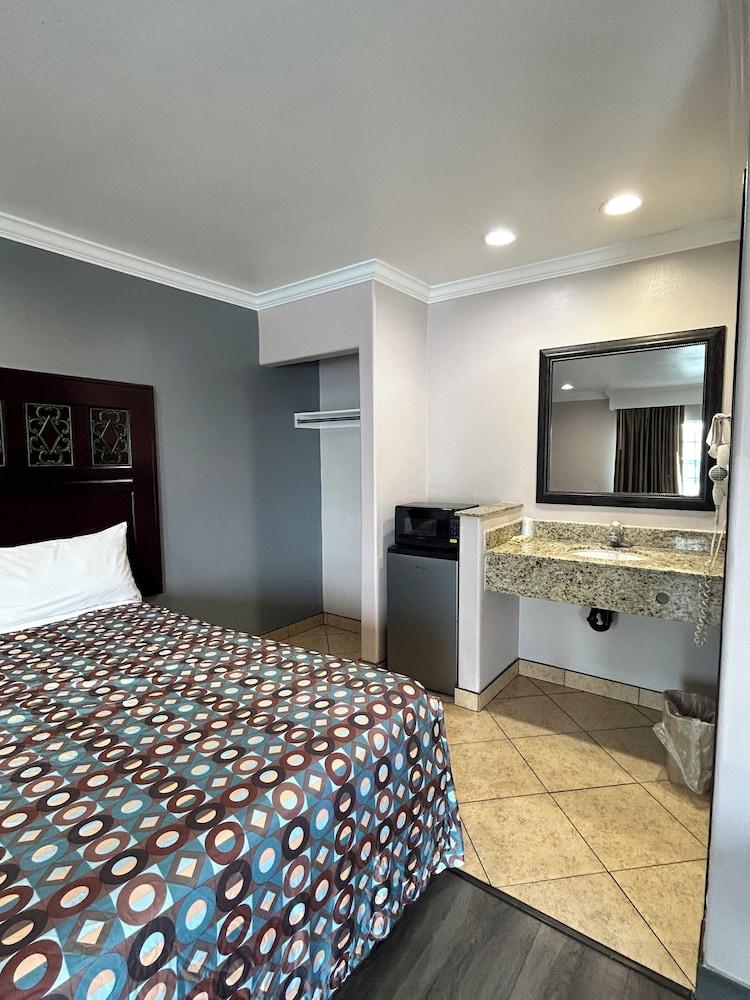 HYLAND MOTEL photo 9