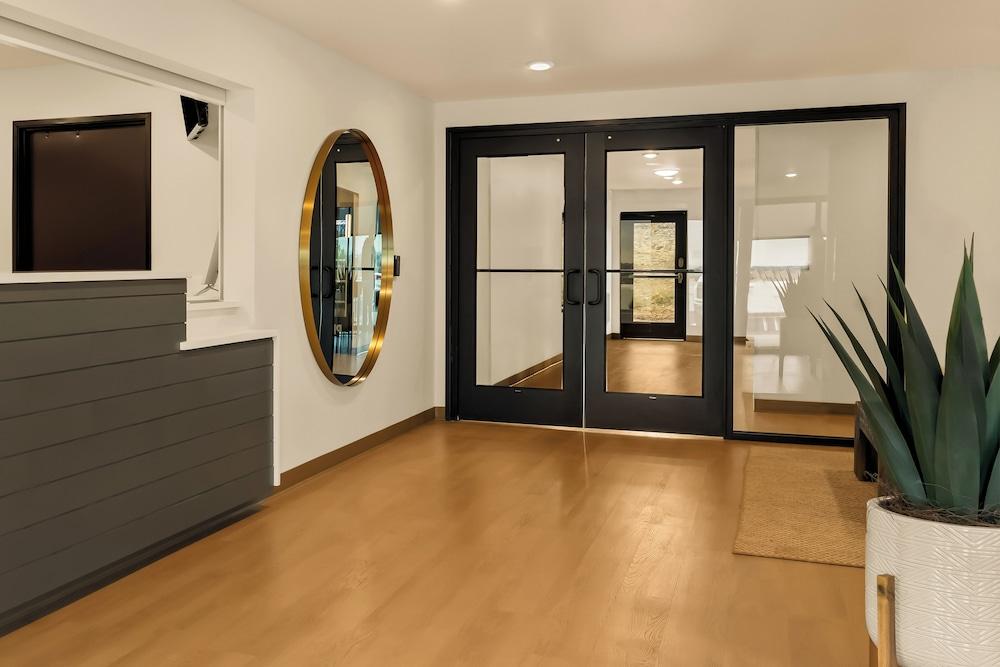 LivAway Suites- Syracuse photo 4
