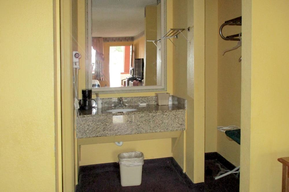 Budget Inn of Jasper photo 10