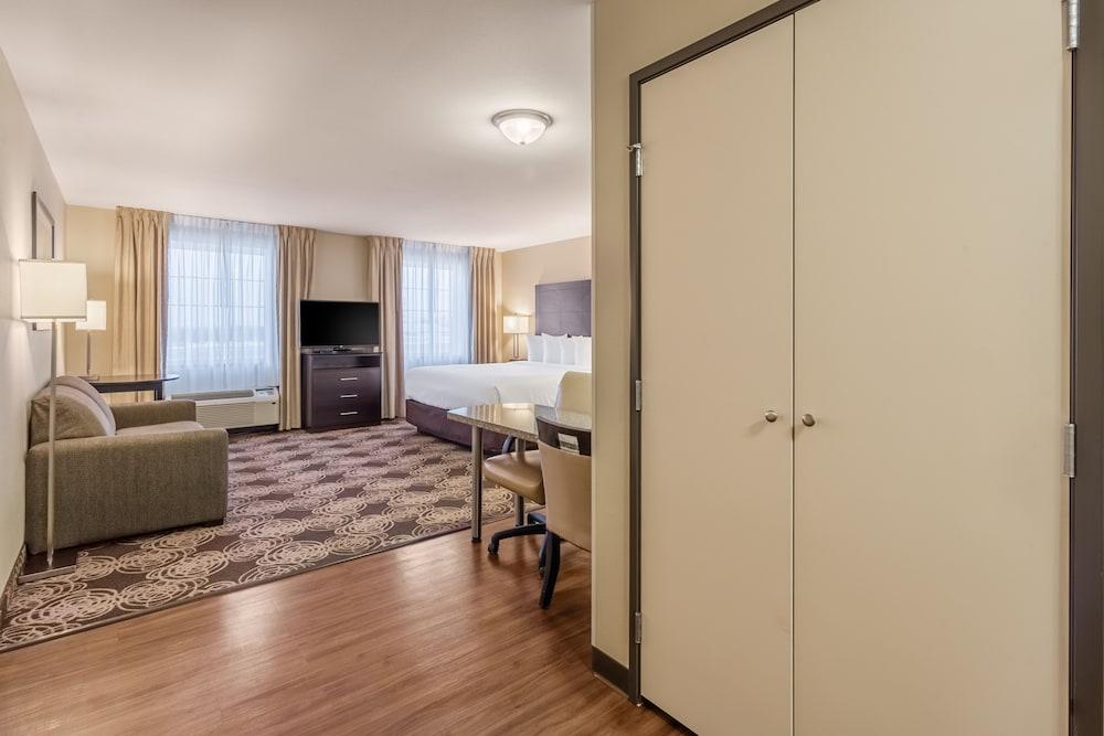 Landmark Suites photo 29