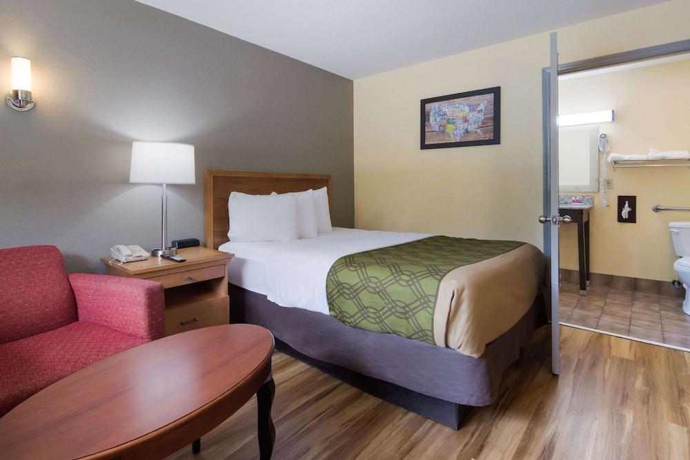 Econo Lodge Battleboro - Rocky Mount I-95 photo 6