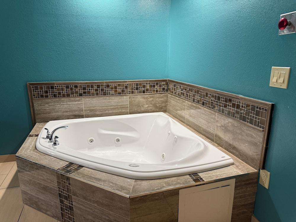 Plymouth Bay Inn and Suites photo 4