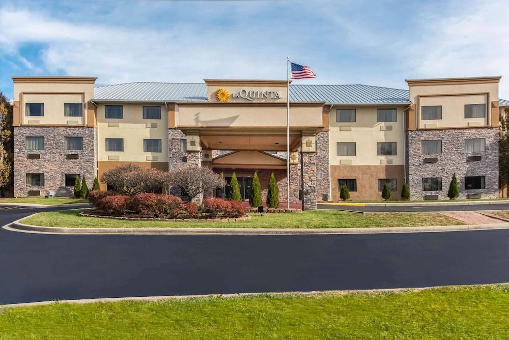 La Quinta Inn & Suites by Wyndham Fairborn Wright-Patterson photo 30