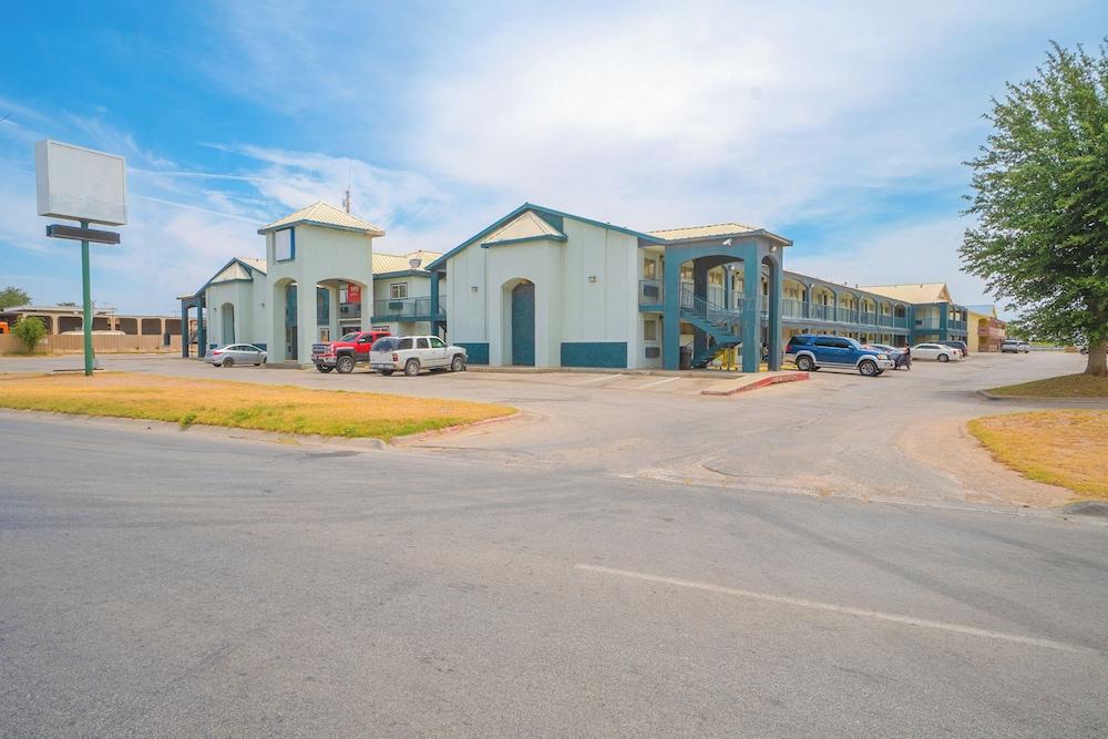 OYO Hotel Midland photo 1