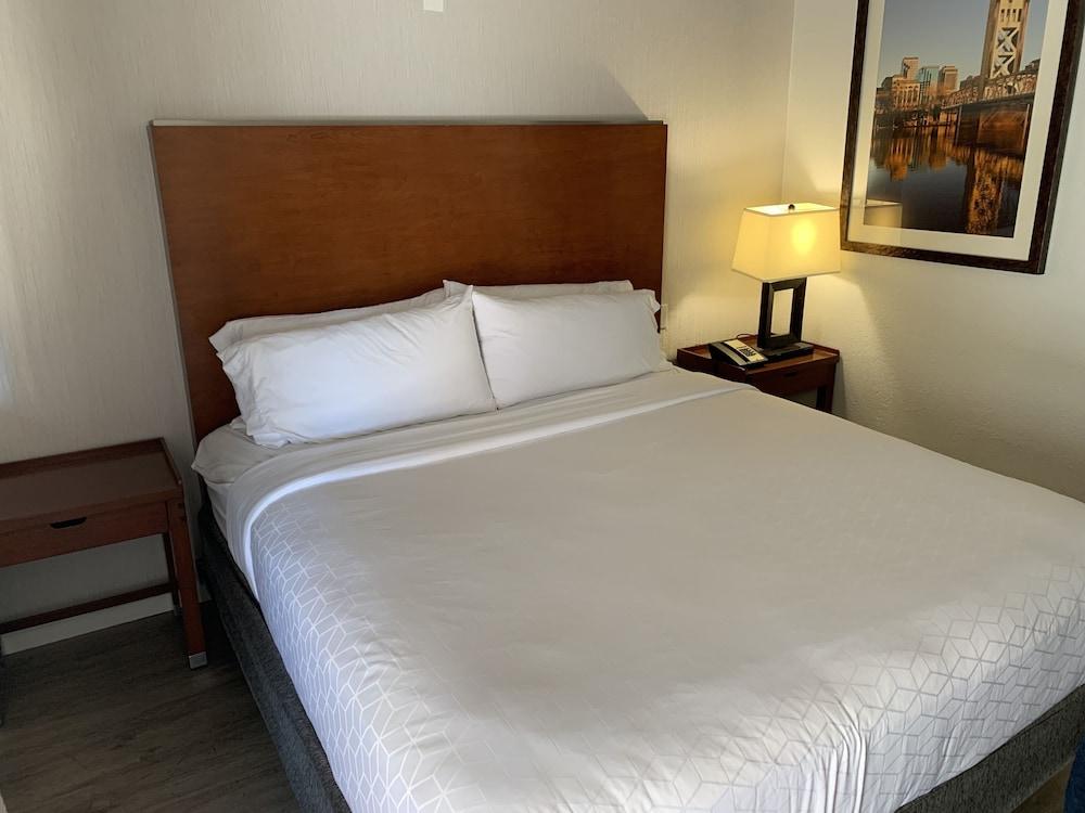 Super 8 by Wyndham San Jose Airport photo 4