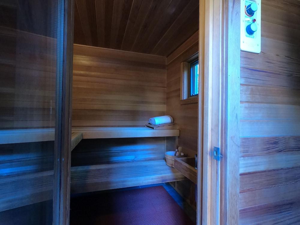 Coast Cabins photo 16