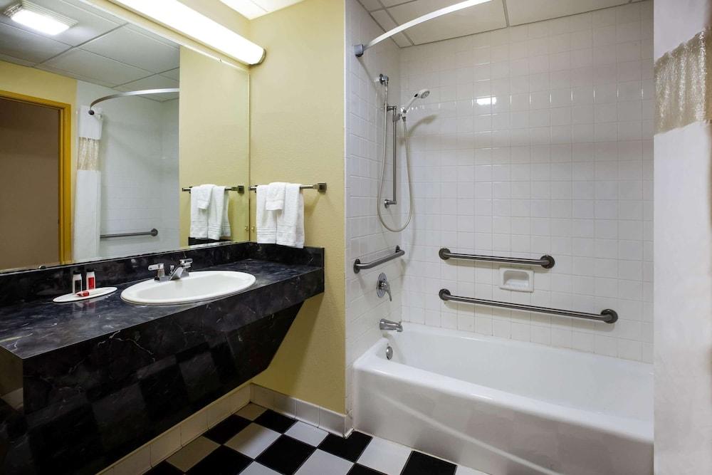 Days Inn by Wyndham Donegal photo 17