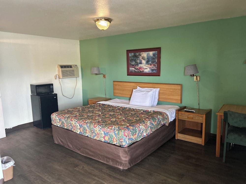 Hillcrest Motel By OYO Aurora IN Near Lawrenceburg photo 5