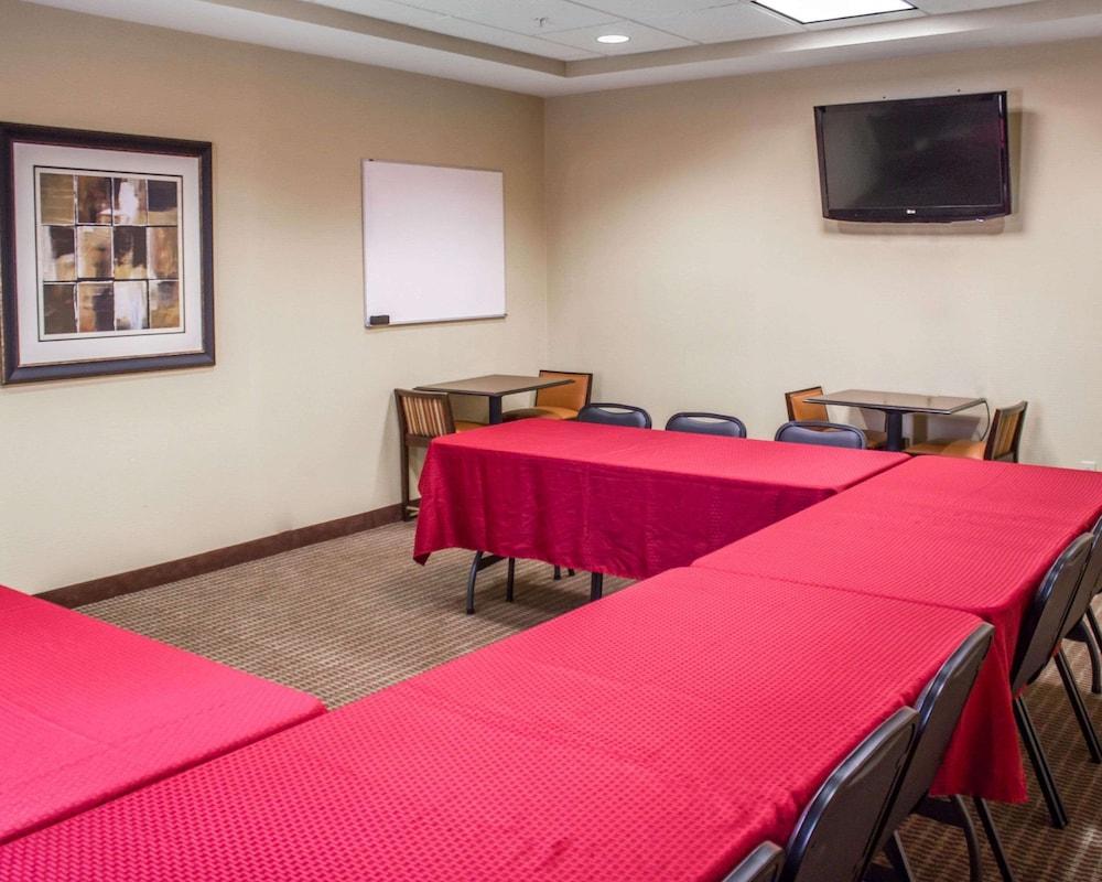 Comfort Suites Lewisburg near University photo 24