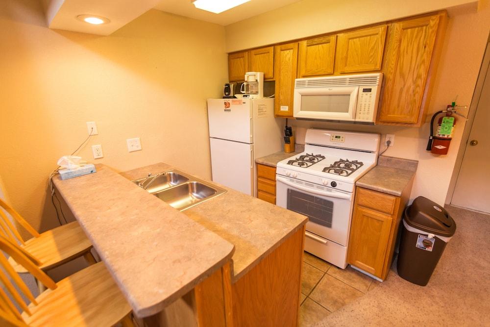 Auslander Condominiums photo 89
