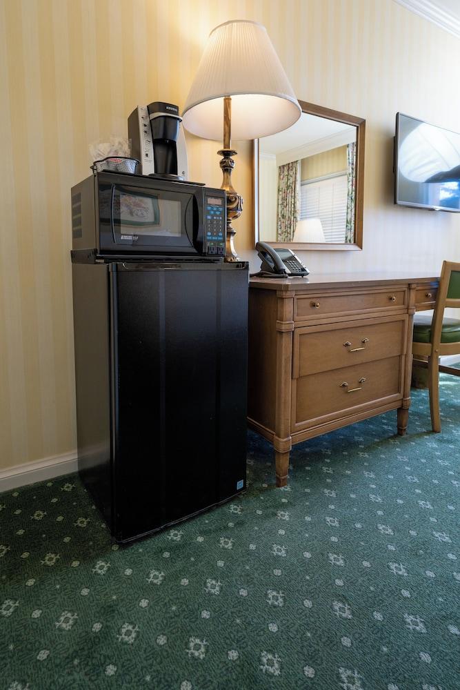 Little America Hotel photo 6