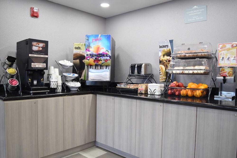 Microtel Inn & Suites by Wyndham Raleigh photo 46