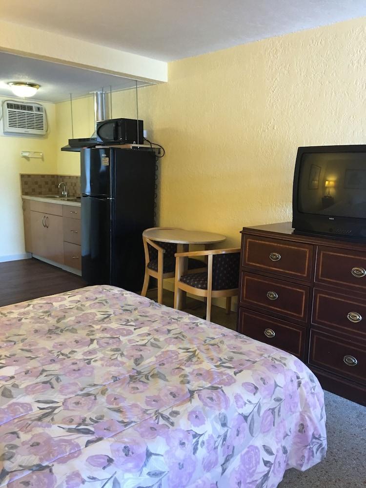 Economy Lodge photo 13