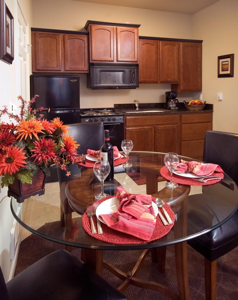 Stratford Suites photo 6