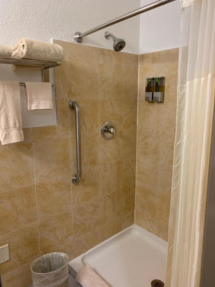 Budget Inn photo 19