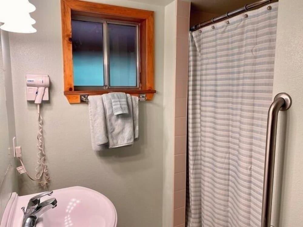 Reflections Inn photo 52