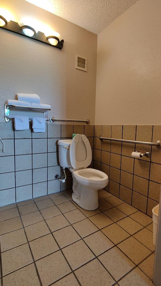 Countryside Inn & Suites photo 9
