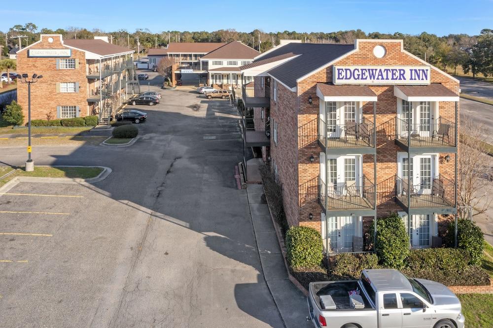 Edgewater Inn photo 1