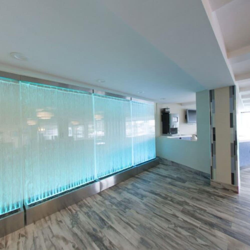 Aqua Blue Hotel photo 7