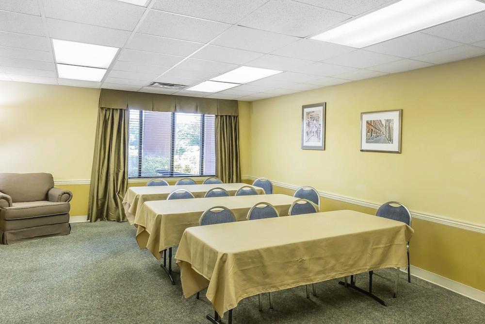 Quality Inn Calera I-65 exit 231 photo 25