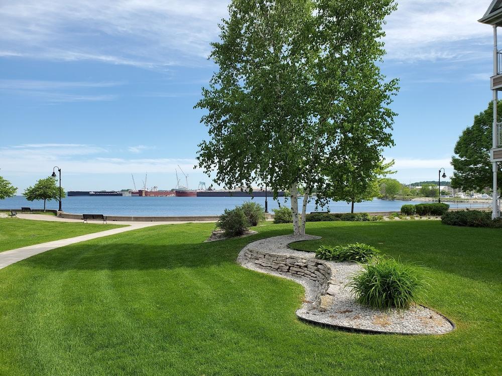Bridgeport Waterfront Resort photo 100