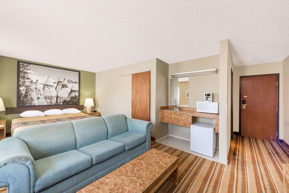 Super 8 by Wyndham Socorro photo 6