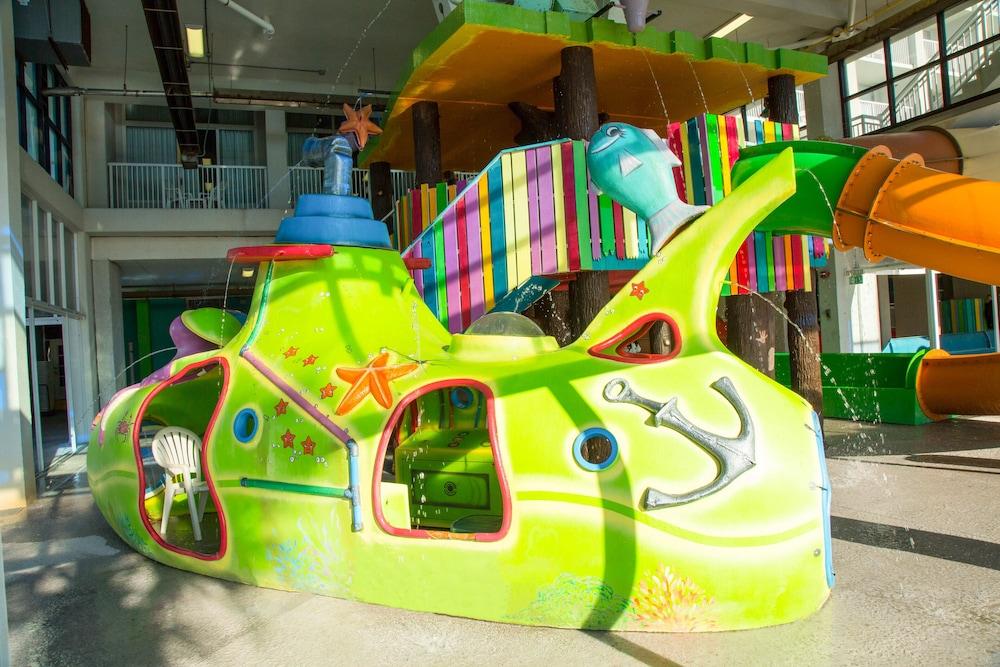 Crown Reef Beach Resort and Waterpark photo 80