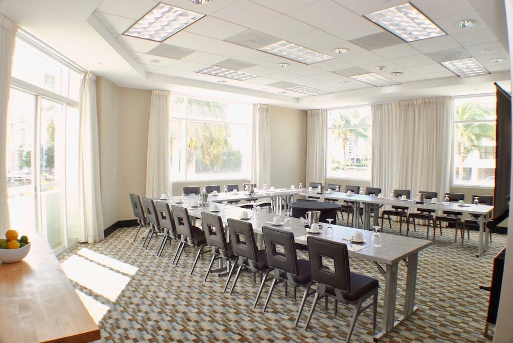 GALLERYone- A DoubleTree Suites by Hilton Hotel photo 25