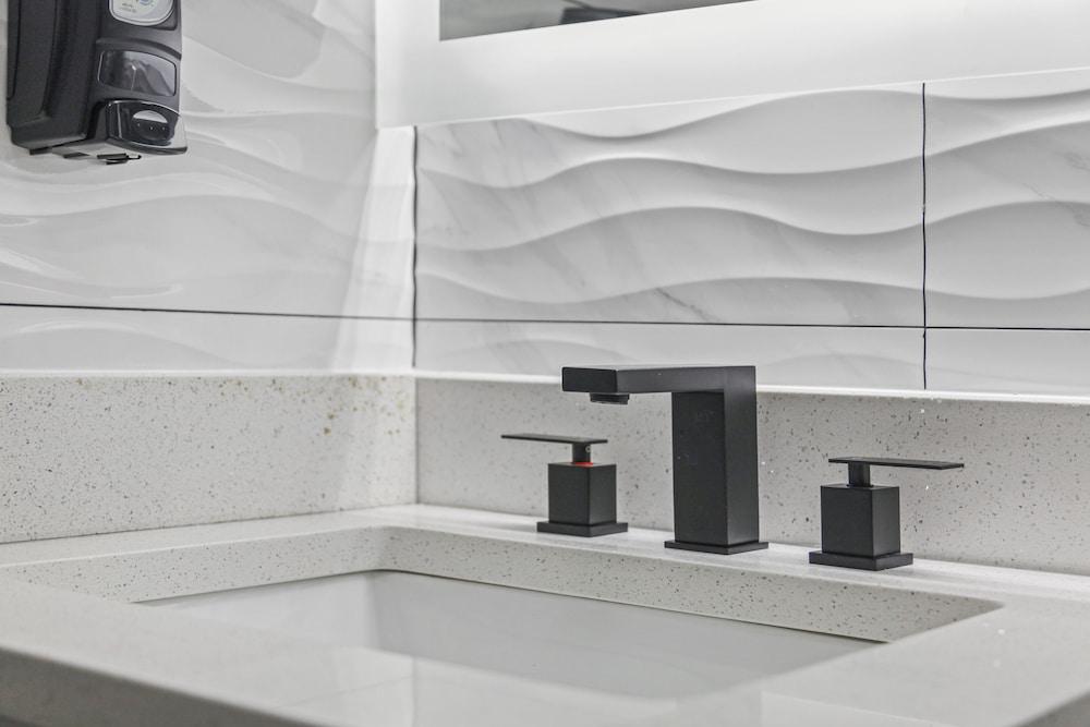 Hotel Opus Bronx photo 8
